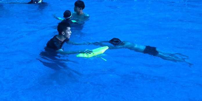 Lớp học bơi cho trẻ đặc biệt tại Hà Nội