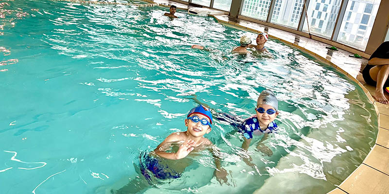 Độ tuổi thích hợp cho trẻ học bơi