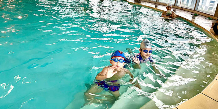 Lớp học bơi cho trẻ em và người lớn tại Hà Nội